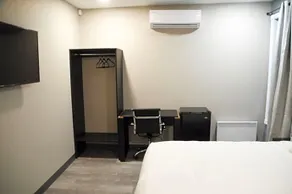 Motel Saint Ambroise - Image 2