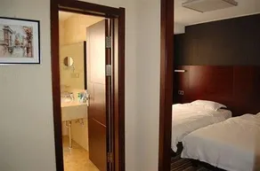 Dalian Yuan Hotel - Image 4