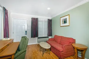 Super 8 by Wyndham Upper Lake - Image 2