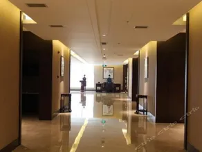 HR-East Hotel - Image 4