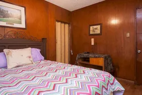 Cozy 3BD Wood House - Image 2
