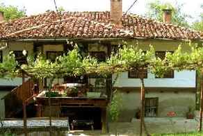 Sisters Trifonovi Guest House - Image 2