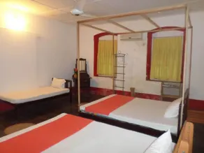Sarras Guest House - Image 4
