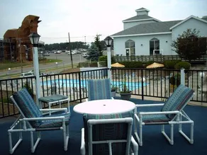 Skyline Hotel & Suites - Image 5