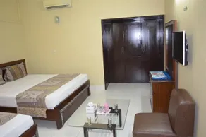 Elegant Palace Guest House - Image 4