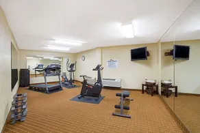BAYMONT BY WYNDHAM WINSTON SALEM - Image 3
