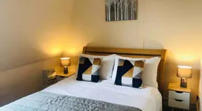 Regents Terrace - City Centre Location - Over Looking Parkers Piece! Private Entrance - Image 4