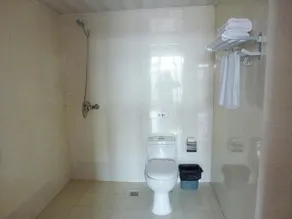 Lvshun Hot Spring Holiday Hotel - Image 2