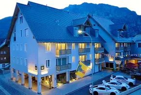 Hotel Crown - Image 2