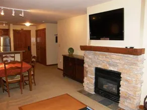 Powderhorn Lodge 210: Blazing Star Suite - Image 2