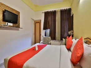 OYO 9751 Hotel Vrundavan Residency - Image 4