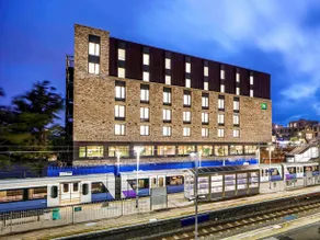 ibis Styles London Seven Kings - Image 4