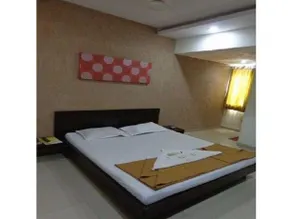 Vista Rooms at Orion College - Image 5