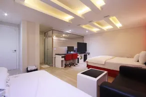 V Motel - Image 4