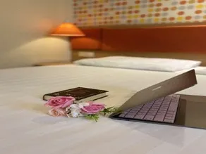 Home Inn - Paibo Yun Hotel - Guangzhou Nanshadagang - Image 4