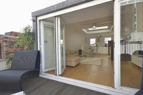 Uber Theatre Land Penthouse - Image 3