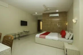 OYO 18610 Hotel Parivar Garden - Image 1