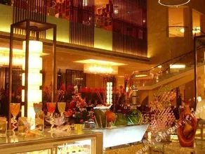 Jinling Lakeview Hotel - Image 2