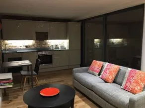 Crashpads Shoreditch Loft with Private Courtyard - Image 3