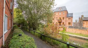 Waters Edge 2 Bedroom Apartment - Image 2