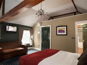 The Hatchet Inn - Image 4