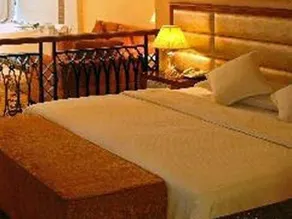 Garden Hotel - Image 4