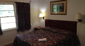 Lakeside Inn - Image 4