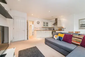 Oxford Circus Home - Image 5