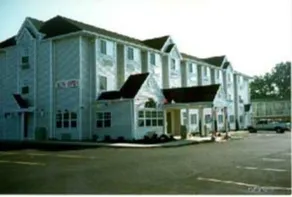 Microtel Inn - Image 1