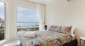 'Baylife Villa' 4a Warruga St - Large home with WIFI, Netflix, Aircon, Linen & Spectacular Views - Image 2