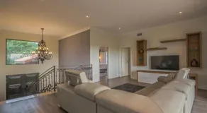 8 Tinderwood Lane - Image 4