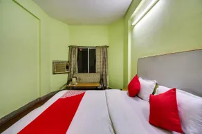 Hotel Ashirwad by OYO Rooms - Image 4