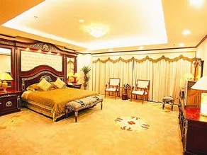 World Trade Hotel - Image 5