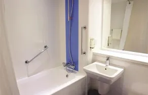 Travelodge Frimley Hotel - Image 2