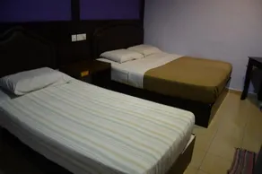 The Uni Garden Hotel - Image 2