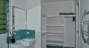 10 Double Island Drive - Modern Family Home Centrally Located Swimming Pool & Outdoor Area - Image 2
