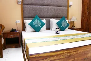 Oyo Premium Rajpur Road Dilaram Chowk - Image 5