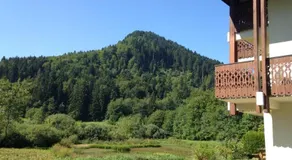 Between lake en ski resort - Image 3
