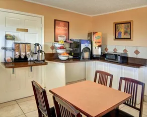 Econo Lodge Decatur - Image 4