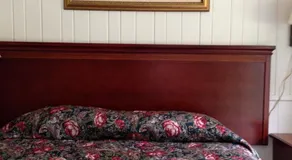 Lakeside Inn - Image 2