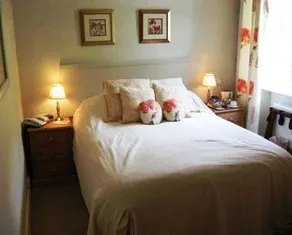 Temple Hotel Limited - Guest House - Image 4