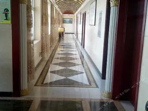 Huarong Tourist Hotel - Image 4