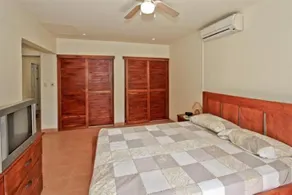 Private townhome 2 blocks from the beach and restaurants - Image 5