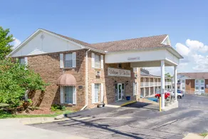 OYO Hotel Osage Beach by Lake of the Ozarks (ex Econo Lodge) - Image 2