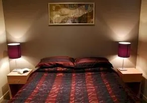 Flinders Lane Apartments - Image 4