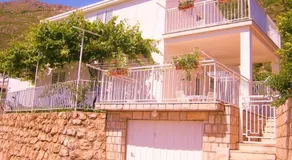 Seven Seas Apartments - Image 5