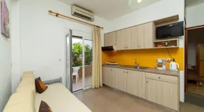 La Stella Apartments - Image 3