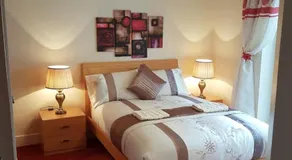 Edinburgh City Deluxe Apartment - Image 5