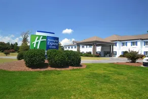 QUALITY INN & SUITES SNEADS FERRY - NORTH TOPSAIL BEACH - Image 4