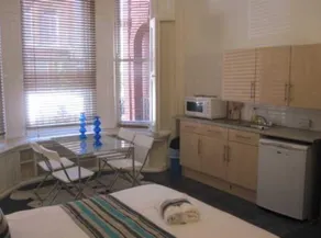 Hostel 7 - Image 4